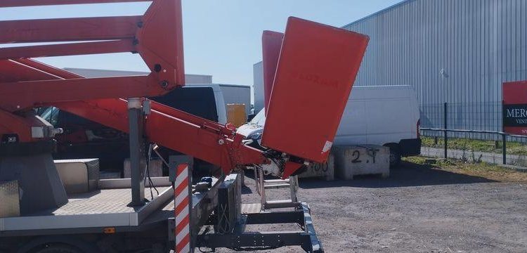 IVECO 35S12 AVEC NACELLE COMET ESK18/2/7,5HQ  EL-558-HZ