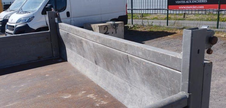 IVECO 35C12 BENNE SIMPLE CABINE COFFRE NON ROULANT  ER-583-XA