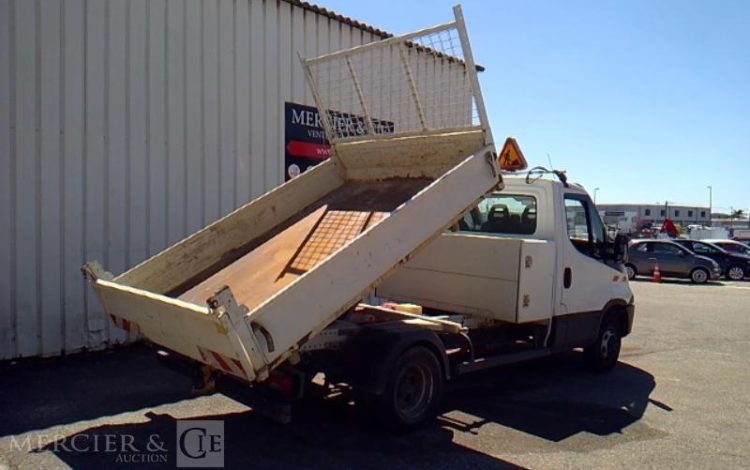IVECO 35C12 BENNE SIMPLE CABINE COFFRE – NON ROULANT  ES-355-BH