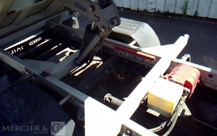 IVECO 35C12 BENNE SIMPLE CABINE COFFRE – NON ROULANT  ES-355-BH