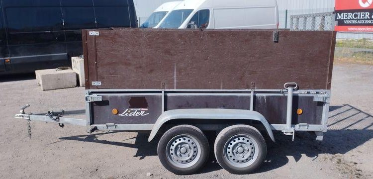 LIDER PLATEAU BASCULANT RIDELLES REHAUSSEES 2 ESSIEUX PTAC 750 KGS – ANNEE 2018  EV-652-ND
