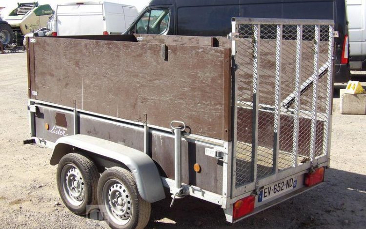 LIDER PLATEAU BASCULANT RIDELLES REHAUSSEES 2 ESSIEUX PTAC 750 KGS – ANNEE 2018  EV-652-ND