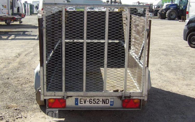 LIDER PLATEAU BASCULANT RIDELLES REHAUSSEES 2 ESSIEUX PTAC 750 KGS – ANNEE 2018  EV-652-ND
