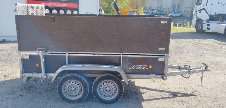 LIDER PLATEAU BASCULANT RIDELLES REHAUSSEES 2 ESSIEUX PTAC 750 KGS – ANNEE 2018  EV-652-ND