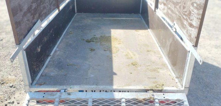 LIDER PLATEAU BASCULANT RIDELLES REHAUSSEES 2 ESSIEUX PTAC 750 KGS – ANNEE 2018  EV-652-ND