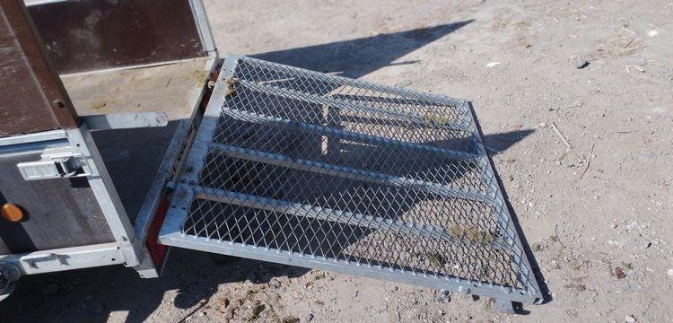 LIDER PLATEAU BASCULANT RIDELLES REHAUSSEES 2 ESSIEUX PTAC 750 KGS – ANNEE 2018  EV-652-ND