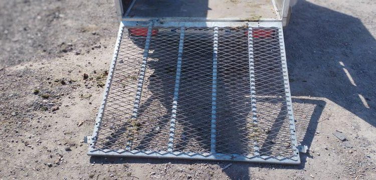 LIDER PLATEAU BASCULANT RIDELLES REHAUSSEES 2 ESSIEUX PTAC 750 KGS – ANNEE 2018  EV-652-ND