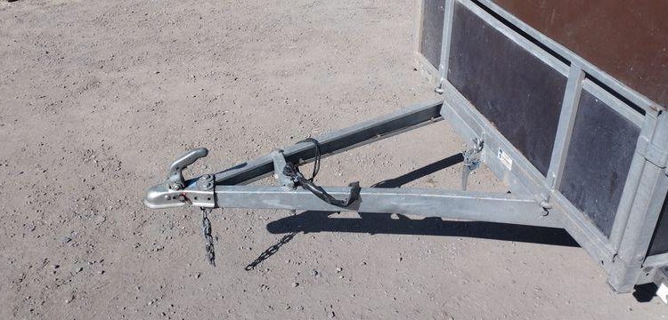 LIDER PLATEAU BASCULANT RIDELLES REHAUSSEES 2 ESSIEUX PTAC 750 KGS – ANNEE 2018  EV-652-ND