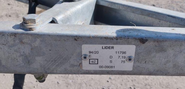LIDER PLATEAU BASCULANT RIDELLES REHAUSSEES 2 ESSIEUX PTAC 750 KGS – ANNEE 2018  EV-652-ND