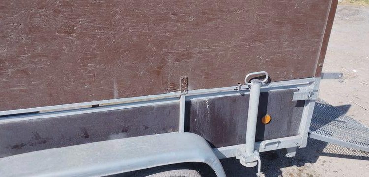 LIDER PLATEAU BASCULANT RIDELLES REHAUSSEES 2 ESSIEUX PTAC 750 KGS – ANNEE 2018  EV-652-ND