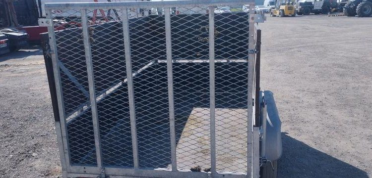 LIDER PLATEAU BASCULANT RIDELLES REHAUSSEES 2 ESSIEUX PTAC 750 KGS – ANNEE 2018  EV-652-ND
