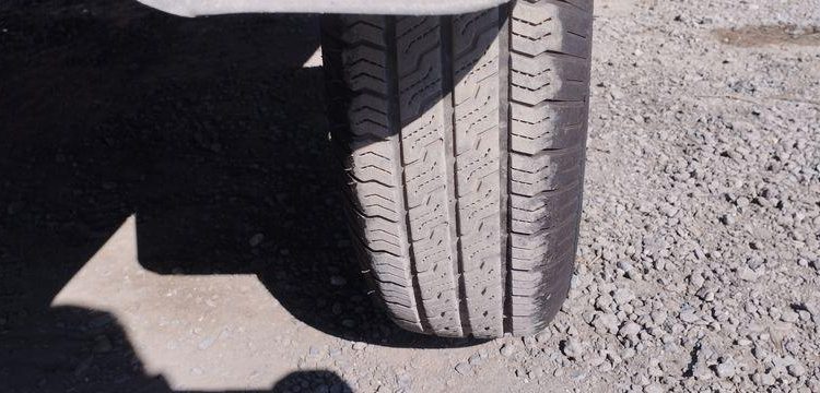 LIDER PLATEAU BASCULANT RIDELLES REHAUSSEES 2 ESSIEUX PTAC 750 KGS – ANNEE 2018  EV-652-ND