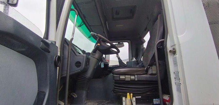 MERCEDES CAMION PLATEAU AVEC GRUE AUXILIAIRE FASSI F190,22 – DIESEL – 770662 KMS BLANC/BLEU EW-921-HF