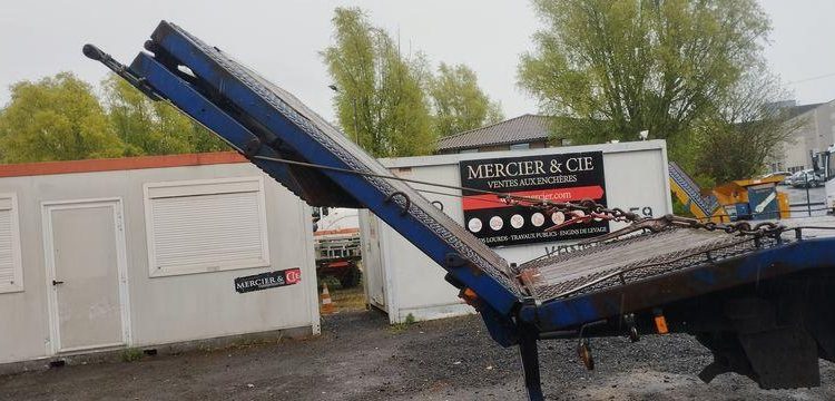 MERCEDES CAMION PLATEAU AVEC GRUE AUXILIAIRE FASSI F190,22 – DIESEL – 770662 KMS BLANC/BLEU EW-921-HF