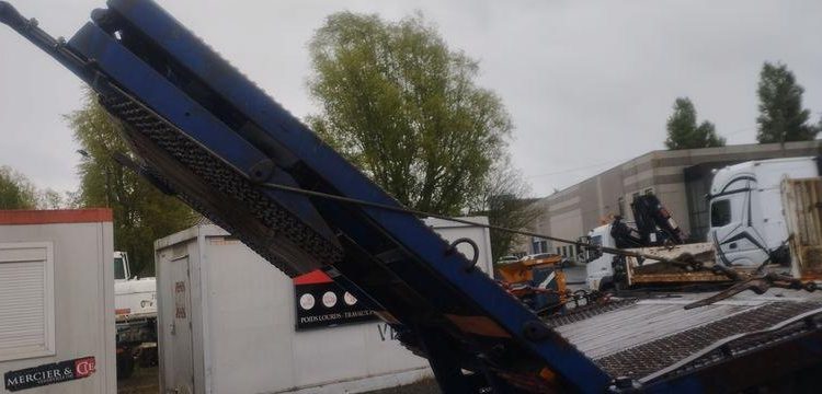 MERCEDES CAMION PLATEAU AVEC GRUE AUXILIAIRE FASSI F190,22 – DIESEL – 770662 KMS BLANC/BLEU EW-921-HF