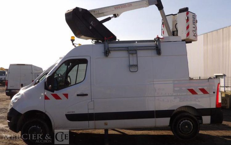 RENAULT MASTER L2H2 2,3DCI 130CH NACELLE KLUBB/K26 11,80 M – DIESEL – 201 H – 63361 KMS BLANC EZ-421-WJ