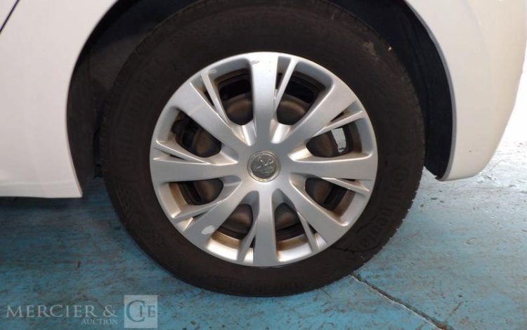 PEUGEOT 208 1.6 BLUE HDI 99CV BLANC EZ-553-WX
