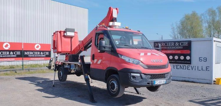 IVECO 35S12 AVEC NACELLE FRANCE ELE B17CTE 2/23 16M ROUGE FC-444-AV