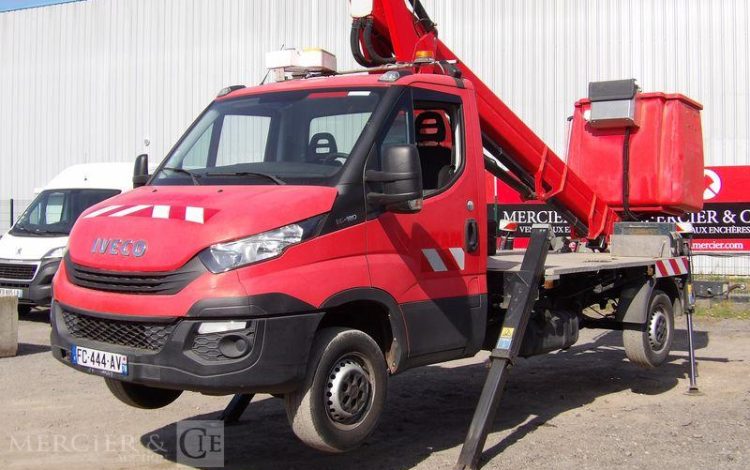 IVECO 35S12 AVEC NACELLE FRANCE ELE B17CTE 2/23 16M ROUGE FC-444-AV