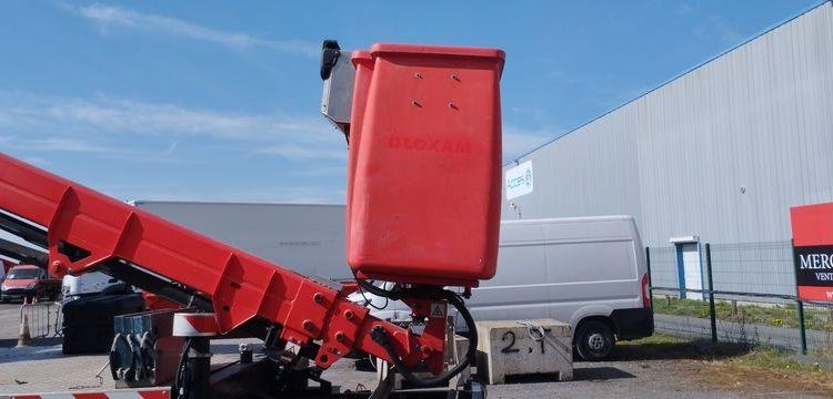 IVECO 35S12 AVEC NACELLE FRANCE ELE B17CTE 2/23 16M ROUGE FC-444-AV