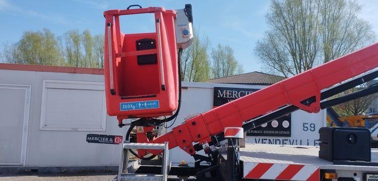 IVECO 35S12 AVEC NACELLE FRANCE ELE B17CTE 2/23 16M ROUGE FC-444-AV