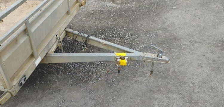 TRIGANO PLATEAU RIDELLES 2 ESSIEUX – PTAC 750 KGS  – ANNEE 2019  FD-338-XD