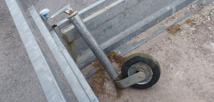 TRIGANO PLATEAU RIDELLES 2 ESSIEUX – PTAC 750 KGS  – ANNEE 2019  FD-338-XD