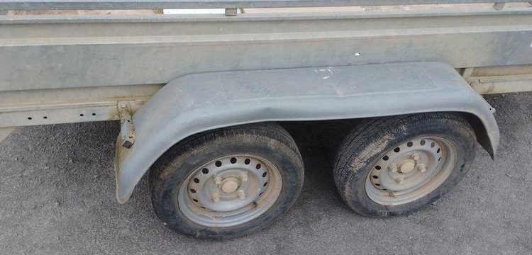 TRIGANO PLATEAU RIDELLES 2 ESSIEUX – PTAC 750 KGS  – ANNEE 2019  FD-338-XD