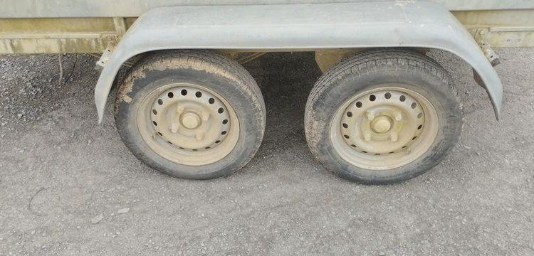 TRIGANO PLATEAU RIDELLES 2 ESSIEUX – PTAC 750 KGS  – ANNEE 2019  FD-338-XD