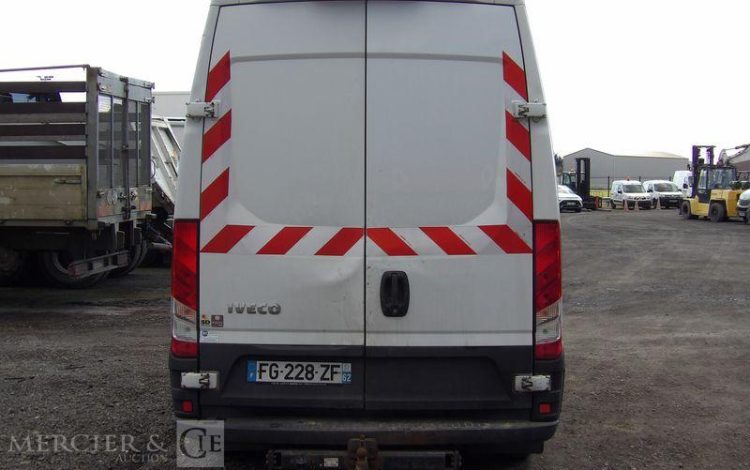 IVECO DAILY 6 FOURGON 35C14 L2H2 2,3D 136 CV AR FAP – DIESEL – 73382 KMS – ANNEE 2019 BLANC FG-228-ZF