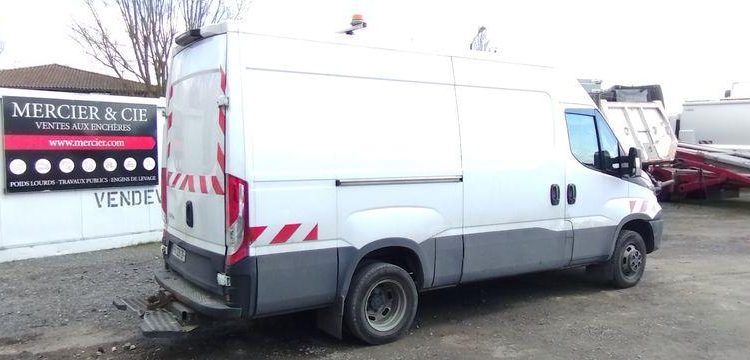 IVECO DAILY 6 FOURGON 35C14 L2H2 2,3D 136 CV AR FAP – DIESEL – 73382 KMS – ANNEE 2019 BLANC FG-228-ZF