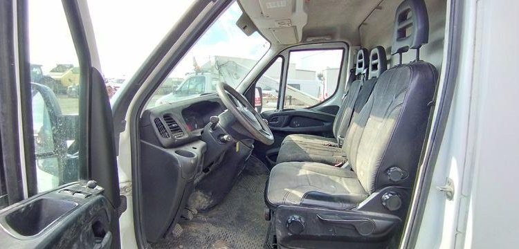 IVECO DAILY 6 FOURGON 35C14 L2H2 2,3D 136 CV AR FAP – DIESEL – 73382 KMS – ANNEE 2019 BLANC FG-228-ZF