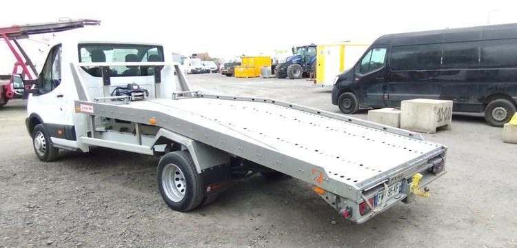 FORD TRANSIT DEPANNEUSE DIESEL – PTAC : 3,5 TONNES- 65551 KMS – ANNEE 2021 BLANC FW-695-KF