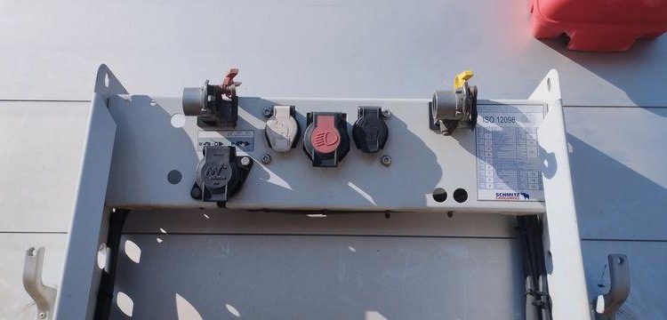 SCHMITZ SEMI REMORQUE BACHEE SCB S3T AVEC HAYON – 3 ESSIUEUX – PTAC 38 TONNES – AN 2021  FZ-756-BZ