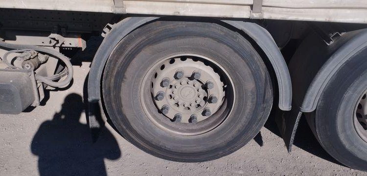 SCHMITZ SEMI REMORQUE BACHEE SCB S3T AVEC HAYON – 3 ESSIUEUX – PTAC 38 TONNES – AN 2021  FZ-756-BZ