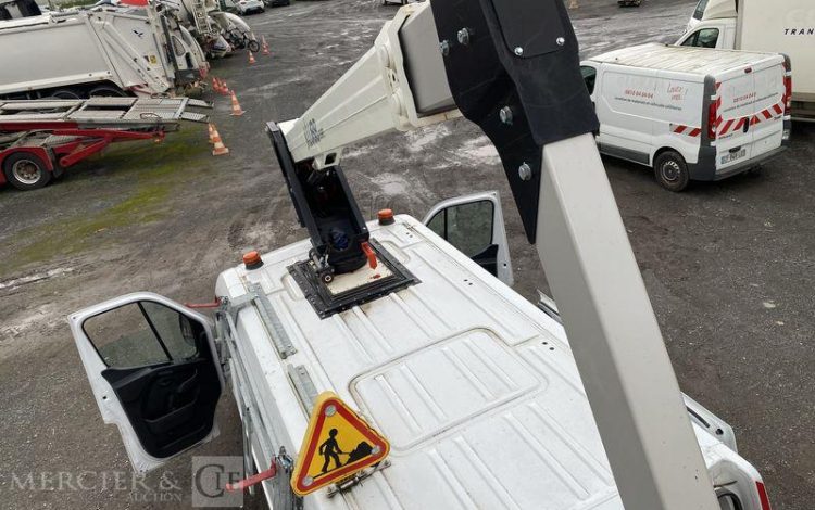 RENAULT MASTER NACELLE KLUBB/KL 32 12,50 M – 762 HEURES – 59741 KMS – ANNEE 2021 BLANC GB-662-PB