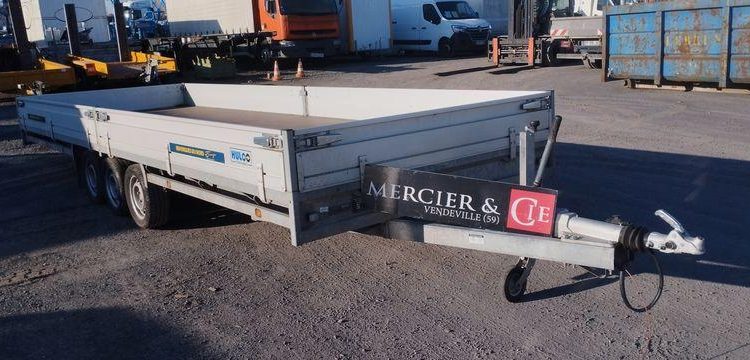 HULCO REMORQUE PLATEAU RIDELLES 3 ESSIEUX – PTAC 3,5 TONNES – ANNEE 2023  GS-236-AX