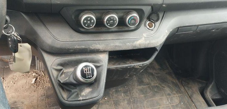 RENAULT TRAFIC 3 FOURGON PHASE 3 L1H1 2T8 2.0 DCI 16V 130CV – DIESEL – 33717 KMS GRIS GT-495-TB