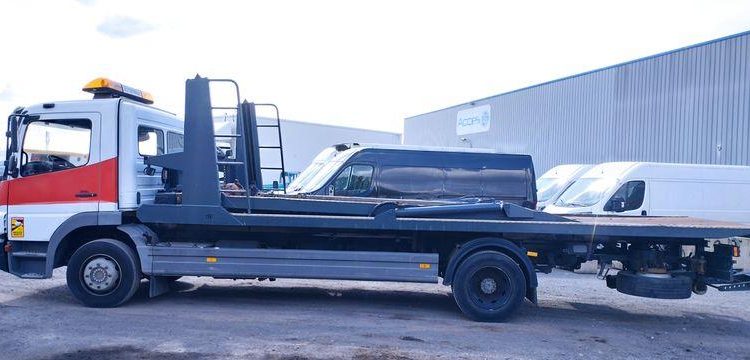 MERCEDES ATEGO PORTE VOITURE AVEC PANIER – DIESEL – PTAC : 12,34 TONNES – 380087 KMS BLANC GZ-644-NH
