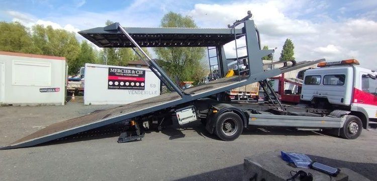 MERCEDES ATEGO PORTE VOITURE AVEC PANIER – DIESEL – PTAC : 12,34 TONNES – 380087 KMS BLANC GZ-644-NH
