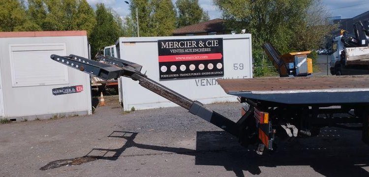 MERCEDES ATEGO PORTE VOITURE AVEC PANIER – DIESEL – PTAC : 12,34 TONNES – 380087 KMS BLANC GZ-644-NH