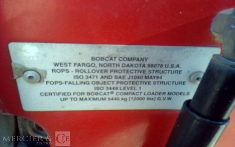 BOBCAT CHARGEUR COMPACT  SUR CHENILLE T110 1717H AN2013 ROUGE T110