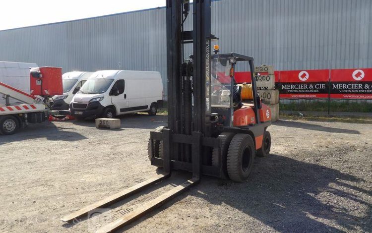 TOYOTA CHARIOT ELEVATEUR FRONTAL 5 TONNES  10330