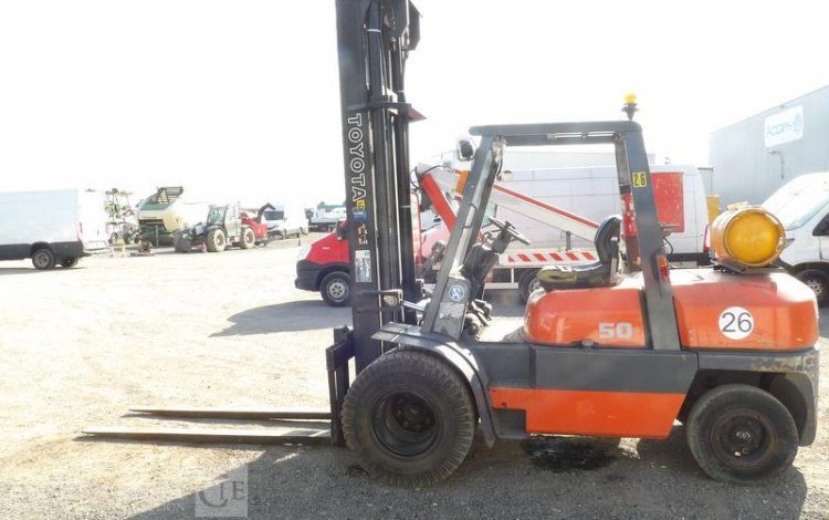 TOYOTA CHARIOT ELEVATEUR FRONTAL 5 TONNES  10330
