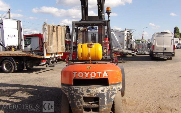 TOYOTA CHARIOT ELEVATEUR FRONTAL 5 TONNES  10330