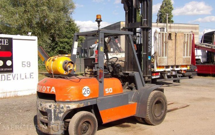 TOYOTA CHARIOT ELEVATEUR FRONTAL 5 TONNES  10330