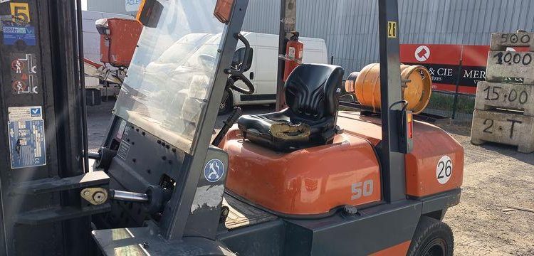TOYOTA CHARIOT ELEVATEUR FRONTAL 5 TONNES  10330