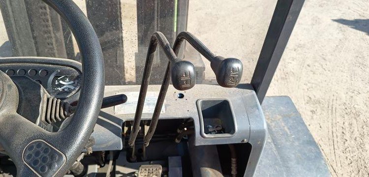 TOYOTA CHARIOT ELEVATEUR FRONTAL 5 TONNES  10330