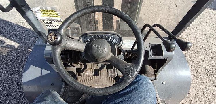 TOYOTA CHARIOT ELEVATEUR FRONTAL 5 TONNES  10330