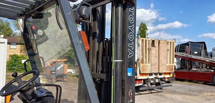 TOYOTA CHARIOT ELEVATEUR FRONTAL 5 TONNES  10330